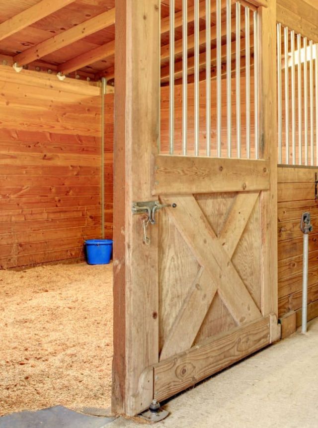 Production of recycled rubber for stables floors